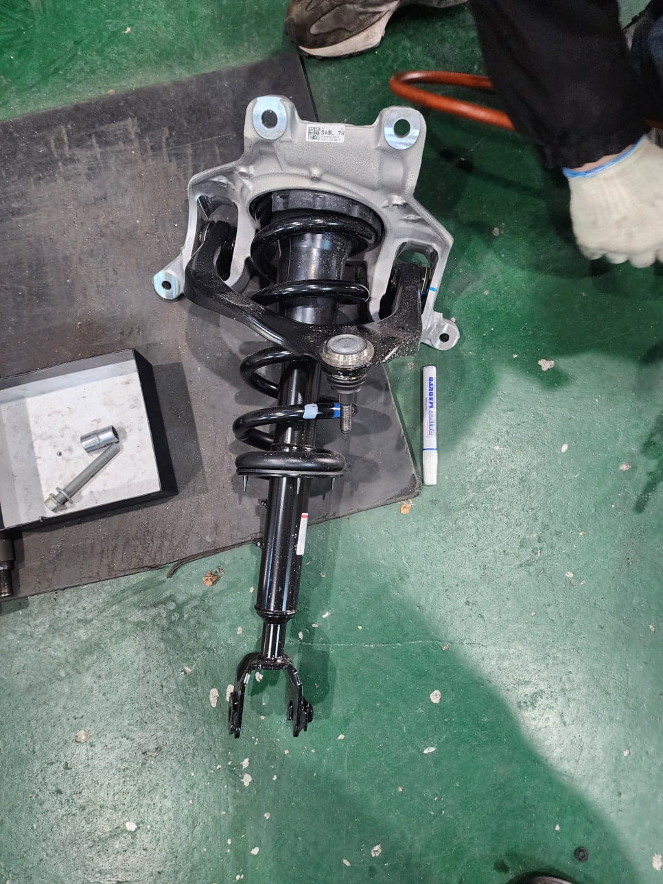 PV5 CARGO FRONT OE SPRING DISASSEMBLY